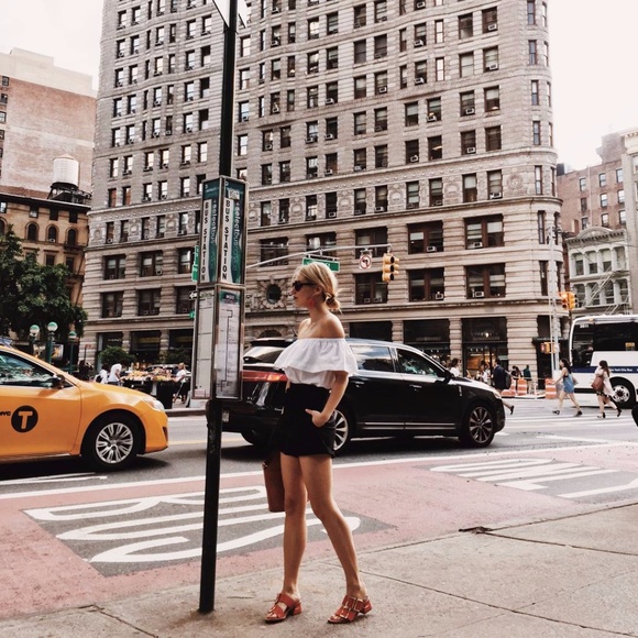 Aritzia Hollande Blouse - Picture 2 of 6